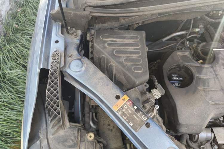 Used Roewe RX5 2017 20T Two-Wheel Drive Automatic Internet Elite Edition Engine Bay Right