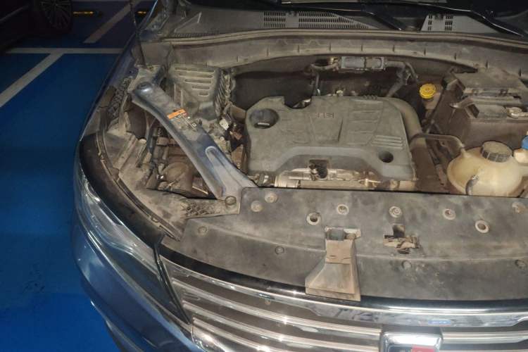 Used Roewe RX5 2017 20T Two-Wheel Drive Automatic Internet Elite Edition Engine Bay Right