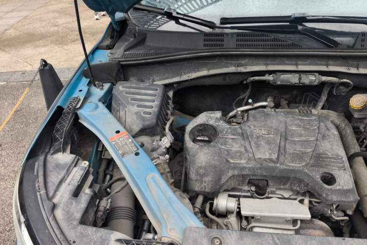 Used Roewe RX5 2017 20T Two-Wheel Drive Automatic Internet Elite Edition Engine Bay Right