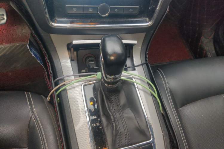 Used Roewe RX5 2017 20T Two-Wheel Drive Automatic Internet Elite Edition Gear Lever