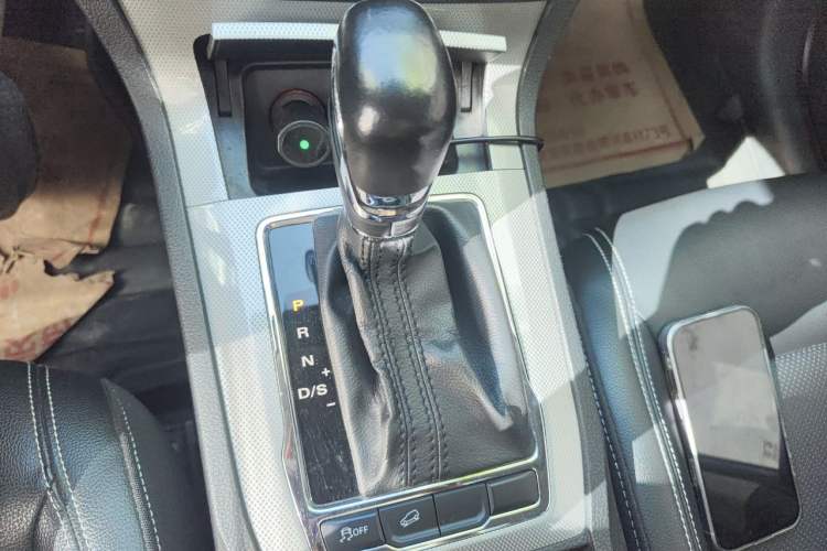 Used Roewe RX5 2017 20T Two-Wheel Drive Automatic Internet Elite Edition Gear Lever