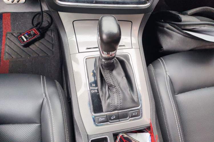 Used Roewe RX5 2017 20T Two-Wheel Drive Automatic Internet Elite Edition Gear Lever