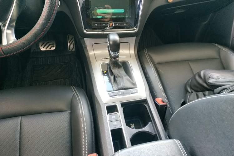Used Roewe RX5 2017 20T Two-Wheel Drive Automatic Internet Elite Edition Gear Lever