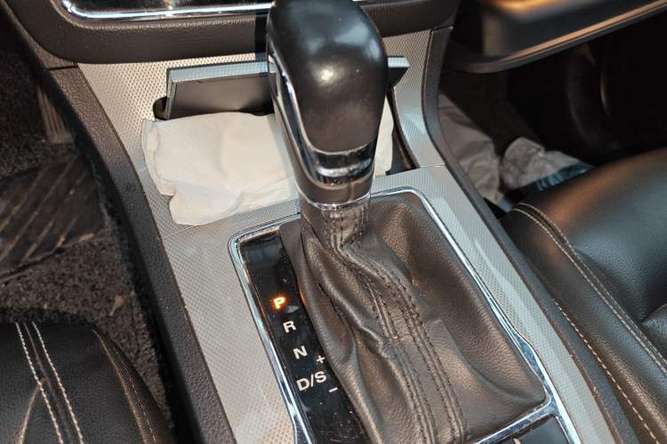 Used Roewe RX5 2017 20T Two-Wheel Drive Automatic Internet Elite Edition Gear Lever