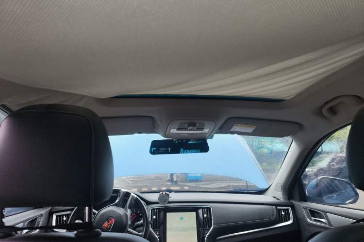Used Roewe RX5 2017 20T Two-Wheel Drive Automatic Internet Elite Edition Headliner