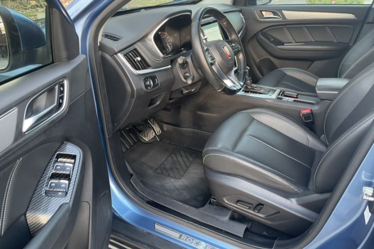 Used Roewe RX5 2017 20T Two-Wheel Drive Automatic Internet Elite Edition Interior 2