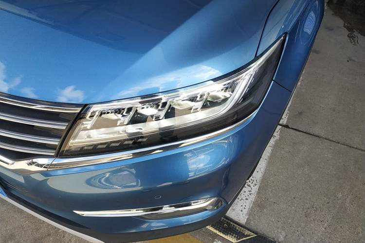 Used Roewe RX5 2017 20T Two-Wheel Drive Automatic Internet Elite Edition Left Front Headlight
