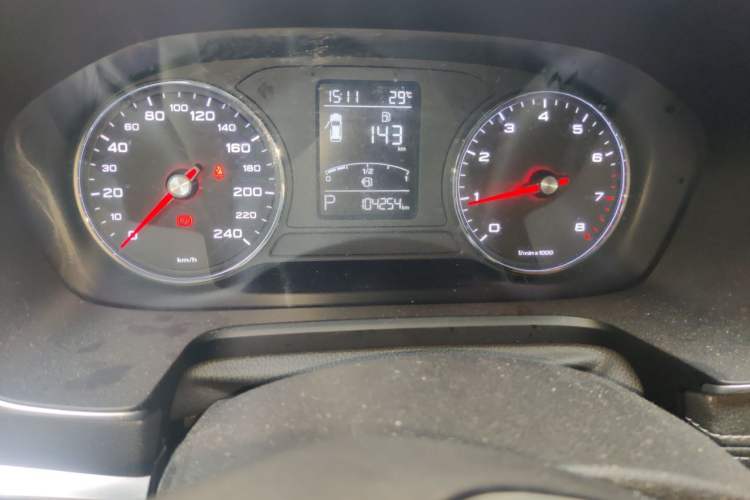 Used Roewe RX5 2017 20T Two-Wheel Drive Automatic Internet Elite Edition Odometer Close Up