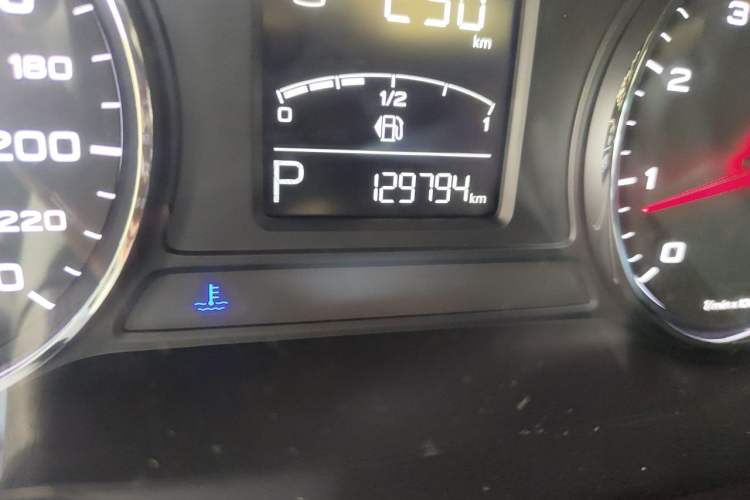 Used Roewe RX5 2017 20T Two-Wheel Drive Automatic Internet Elite Edition Odometer Close Up