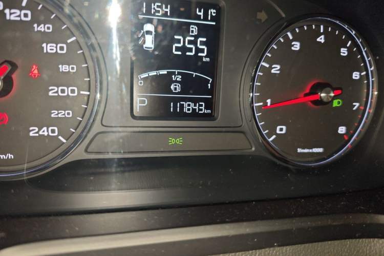 Used Roewe RX5 2017 20T Two-Wheel Drive Automatic Internet Elite Edition Odometer Close Up
