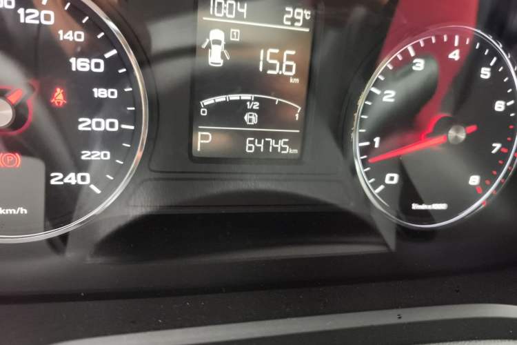 Used Roewe RX5 2017 20T Two-Wheel Drive Automatic Internet Elite Edition Odometer Close Up