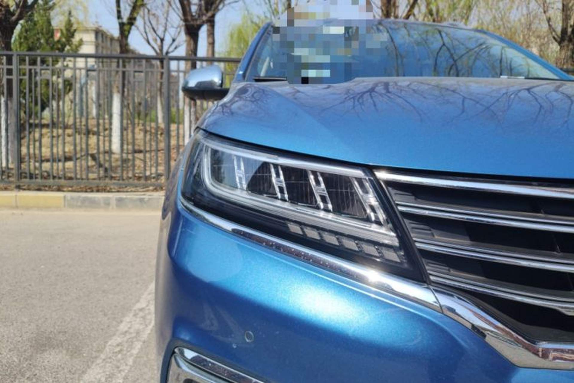 Used Roewe RX5 2017 20T Two-Wheel Drive Automatic Internet Elite Edition Right Front Headlight