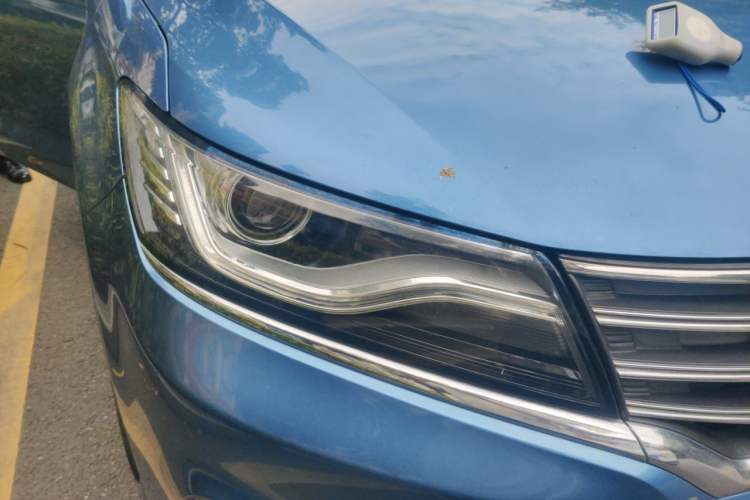 Used Roewe RX5 2017 20T Two-Wheel Drive Automatic Internet Elite Edition Right Front Headlight