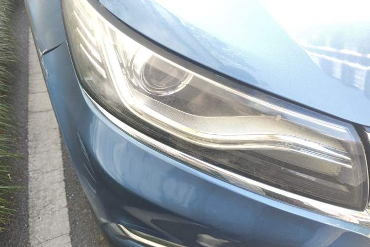 Used Roewe RX5 2017 20T Two-Wheel Drive Automatic Internet Elite Edition Right Front Headlight