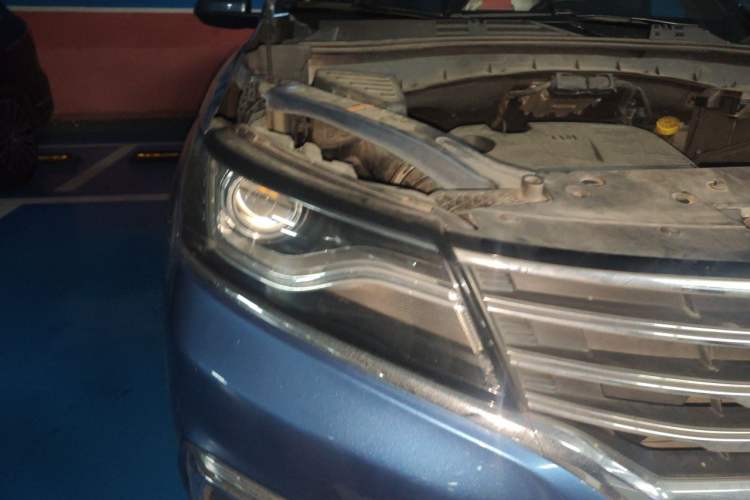Used Roewe RX5 2017 20T Two-Wheel Drive Automatic Internet Elite Edition Right Front Headlight