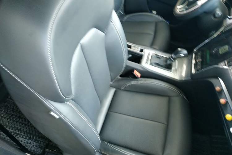 Used Roewe RX5 2017 20T Two-Wheel Drive Automatic Internet Elite Edition Right Front Seat
