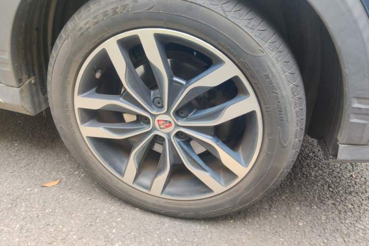 Used Roewe RX5 2017 20T Two-Wheel Drive Automatic Internet Elite Edition Right Front Wheel Hub