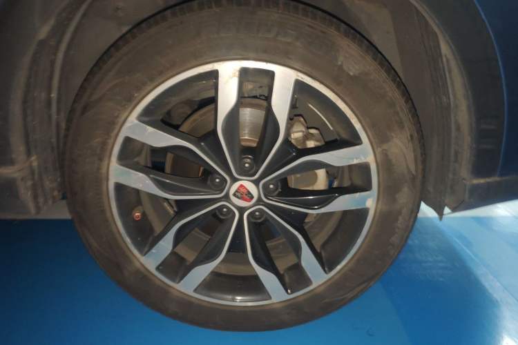 Used Roewe RX5 2017 20T Two-Wheel Drive Automatic Internet Elite Edition Right Front Wheel Hub