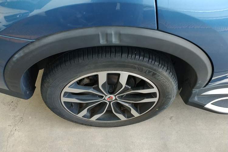 Used Roewe RX5 2017 20T Two-Wheel Drive Automatic Internet Elite Edition Right Rear Wheel Hub