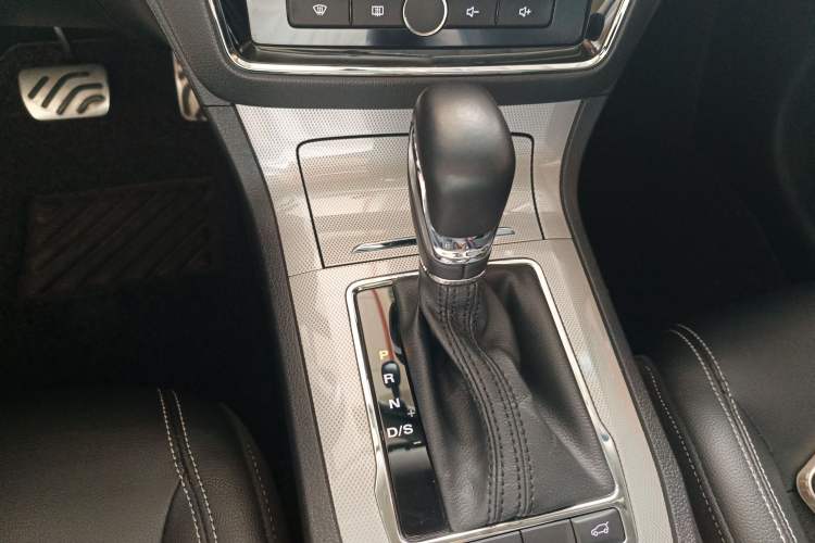 Used Roewe RX5 2017 20T Two-Wheel Drive Automatic Internet Elite Edition Gear Lever