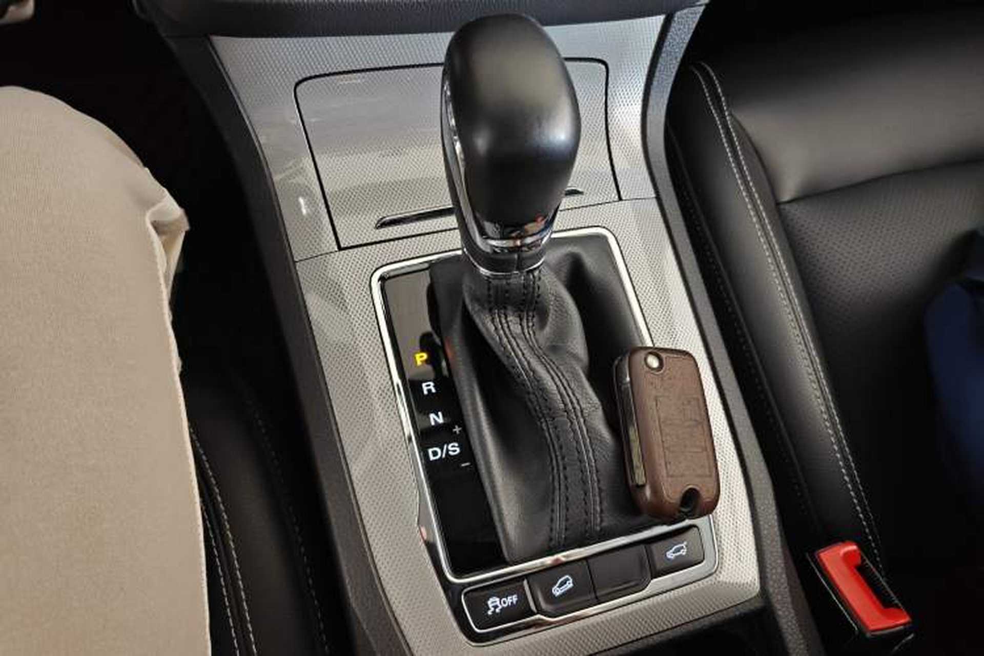 Used Roewe RX5 2017 20T Two-Wheel Drive Automatic Internet Elite Edition Gear Lever