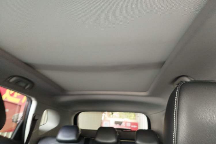 Used Roewe RX5 2017 20T Two-Wheel Drive Automatic Internet Elite Edition Headliner