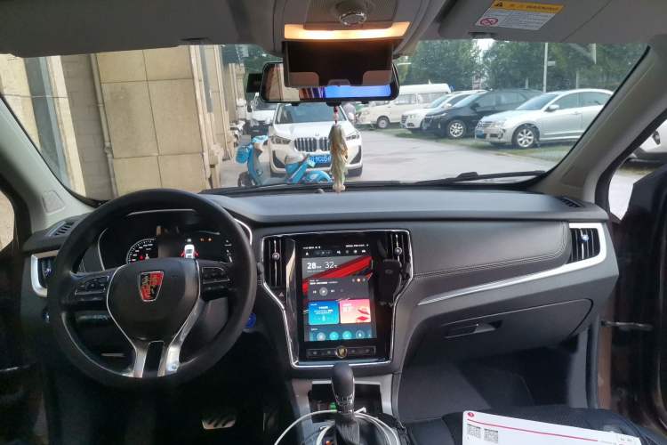 Used Roewe RX5 2017 20T Two-Wheel Drive Automatic Internet Elite Edition Headliner