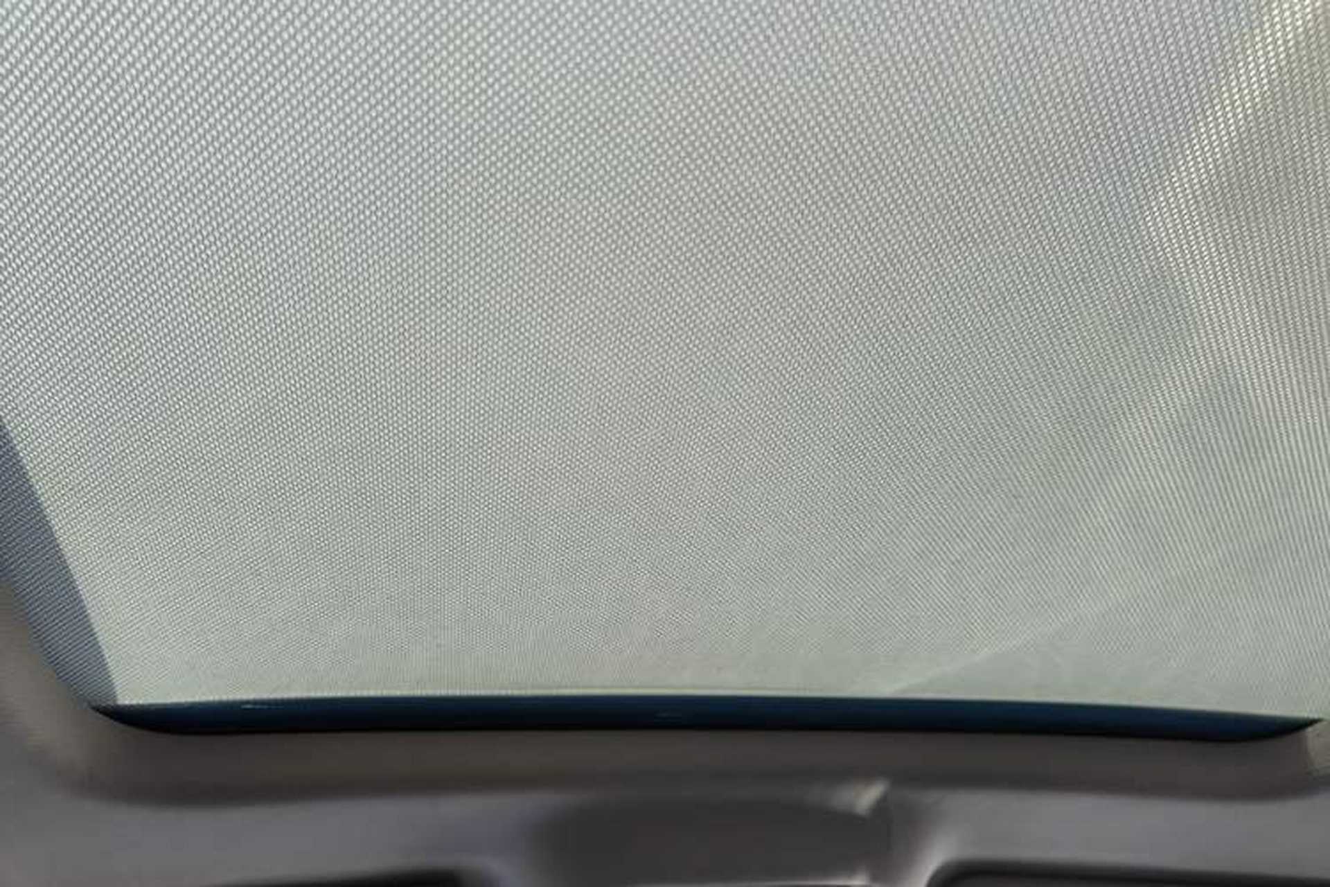 Used Roewe RX5 2017 20T Two-Wheel Drive Automatic Internet Elite Edition Headliner