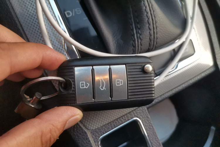 Used Roewe RX5 2017 20T Two-Wheel Drive Automatic Internet Elite Edition Interior 1