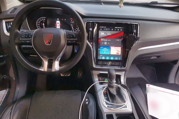 Used Roewe RX5 2017 20T Two-Wheel Drive Automatic Internet Elite Edition Interior 2