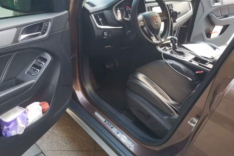 Used Roewe RX5 2017 20T Two-Wheel Drive Automatic Internet Elite Edition Interior 3