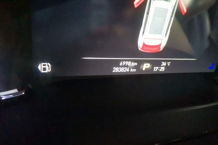 Used Roewe RX5 2017 20T Two-Wheel Drive Automatic Internet Elite Edition Odometer Close Up