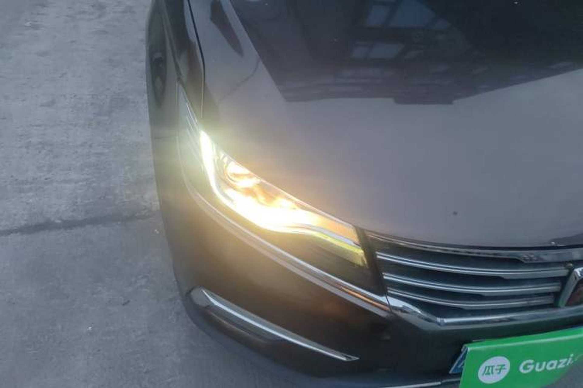 Used Roewe RX5 2017 20T Two-Wheel Drive Automatic Internet Elite Edition Right Front Headlight