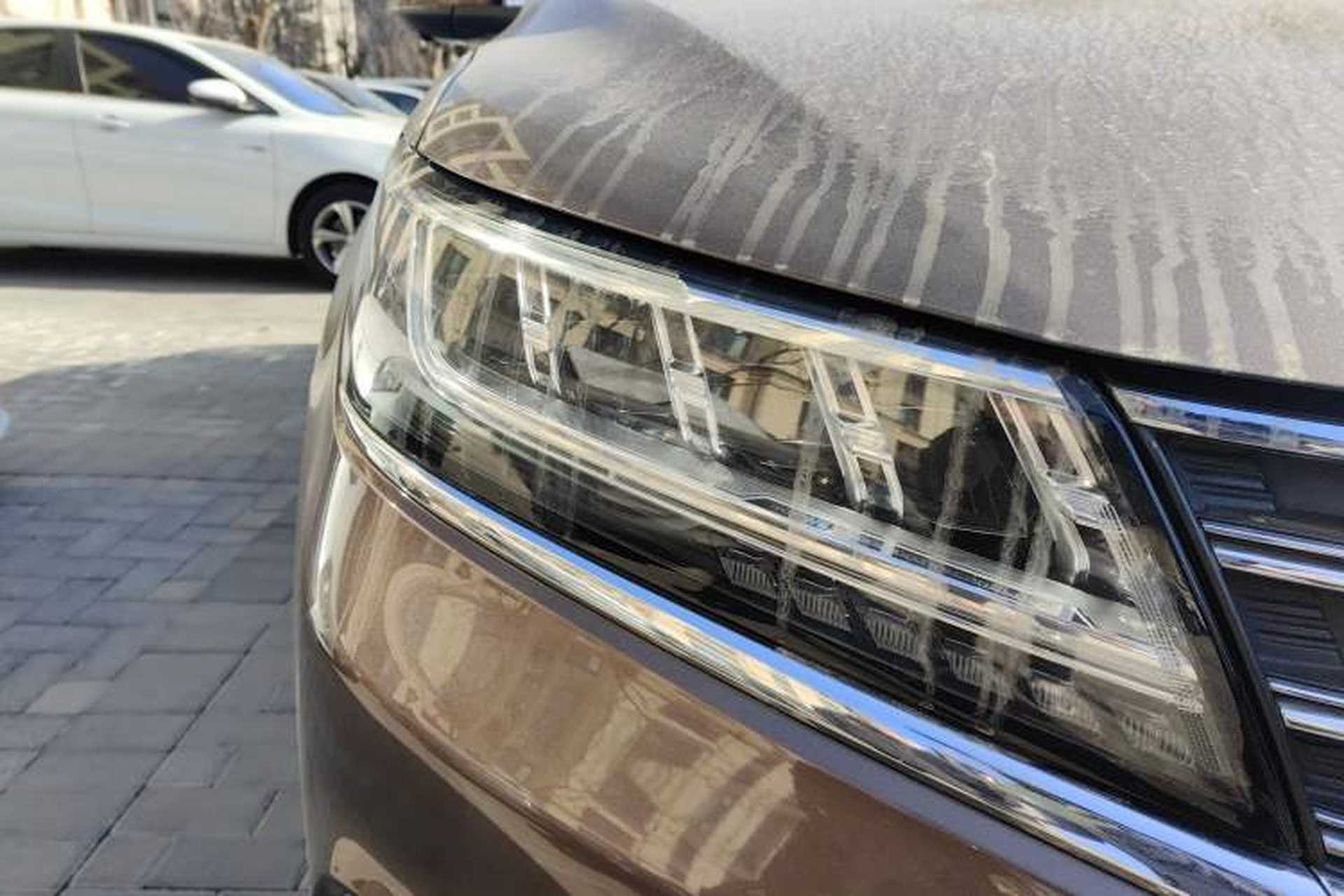Used Roewe RX5 2017 20T Two-Wheel Drive Automatic Internet Elite Edition Right Front Headlight