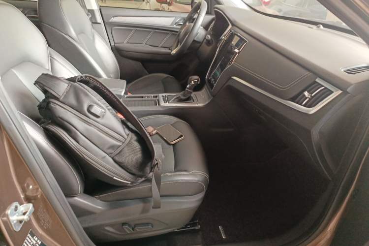 Used Roewe RX5 2017 20T Two-Wheel Drive Automatic Internet Elite Edition Right Front Seat