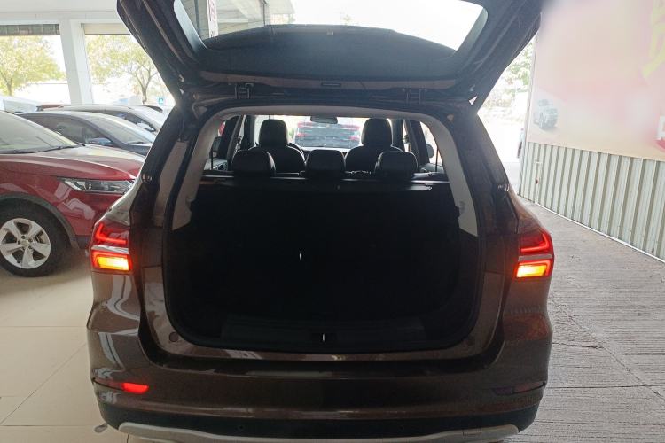 Used Roewe RX5 2017 20T Two-Wheel Drive Automatic Internet Elite Edition Trunk