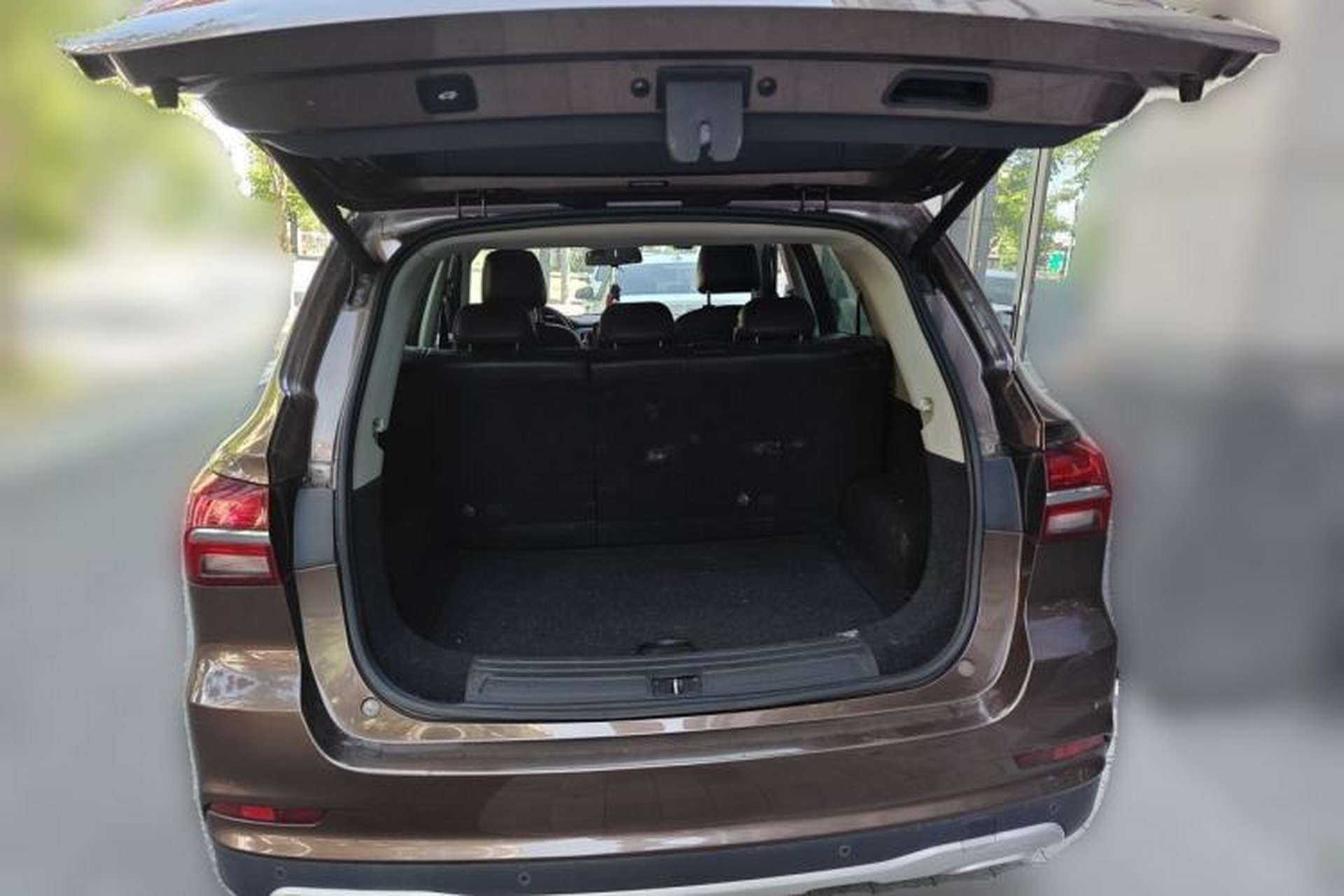 Used Roewe RX5 2017 20T Two-Wheel Drive Automatic Internet Elite Edition Trunk