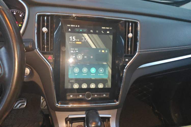 Used Roewe RX5 2017 20T Two-Wheel Drive Automatic Internet Elite Edition Audio And AC Panel