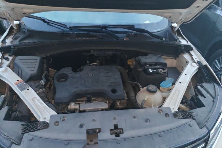 Used Roewe RX5 2017 20T Two-Wheel Drive Automatic Internet Elite Edition Engine Bay