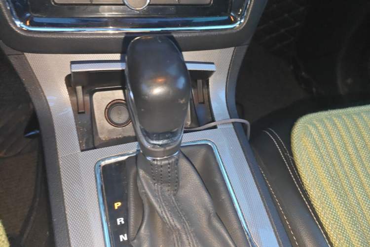 Used Roewe RX5 2017 20T Two-Wheel Drive Automatic Internet Elite Edition Gear Lever