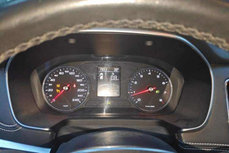 Used Roewe RX5 2017 20T Two-Wheel Drive Automatic Internet Elite Edition Instrument Cluster