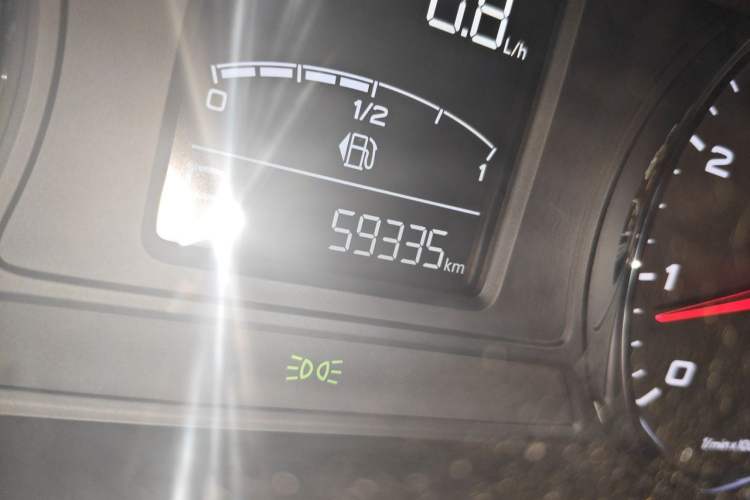Used Roewe RX5 2017 20T Two-Wheel Drive Automatic Internet Elite Edition Odometer Close Up