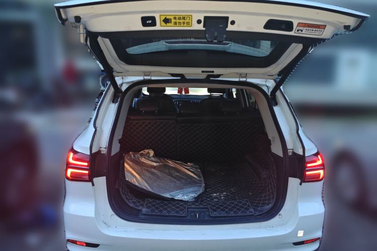 Used Roewe RX5 2017 20T Two-Wheel Drive Automatic Internet Elite Edition Trunk