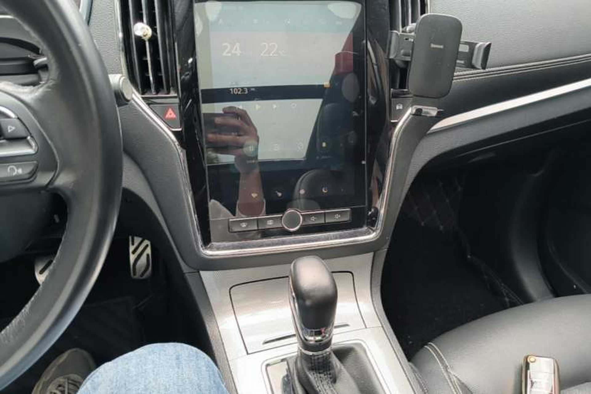 Used Roewe RX5 2017 20T Two-Wheel Drive Automatic Internet Elite Edition Audio And AC Panel