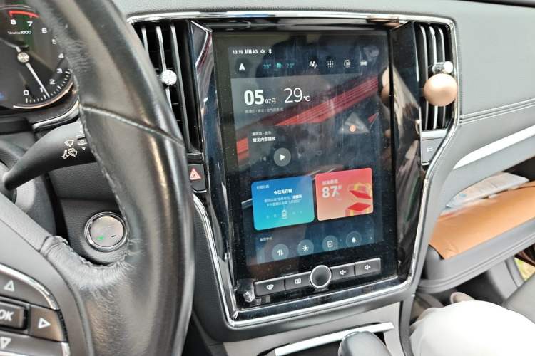 Used Roewe RX5 2017 20T Two-Wheel Drive Automatic Internet Elite Edition Audio And AC Panel