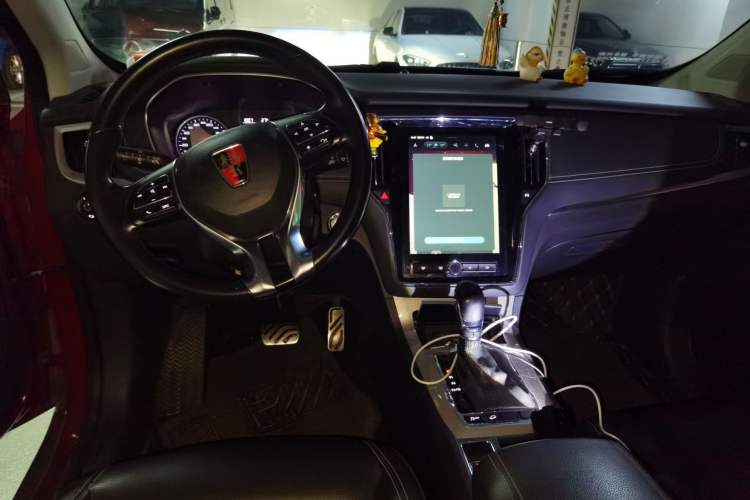 Used Roewe RX5 2017 20T Two-Wheel Drive Automatic Internet Elite Edition Center Console