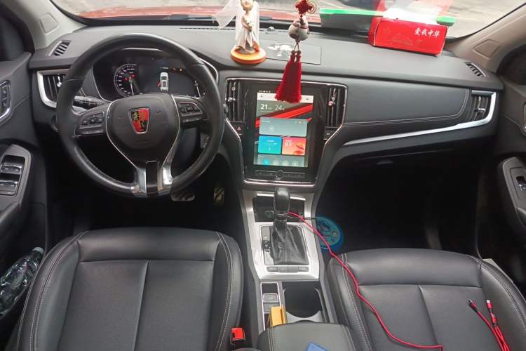 Used Roewe RX5 2017 20T Two-Wheel Drive Automatic Internet Elite Edition Center Console