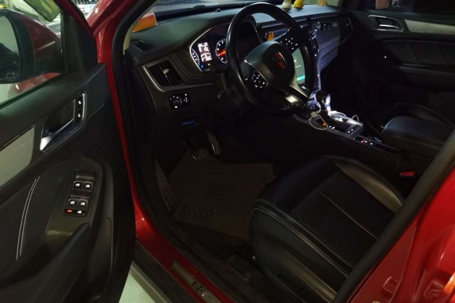 Used Roewe RX5 2017 20T Two-Wheel Drive Automatic Internet Elite Edition Driver Seat