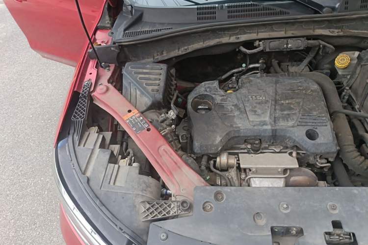 Used Roewe RX5 2017 20T Two-Wheel Drive Automatic Internet Elite Edition Engine Bay Right