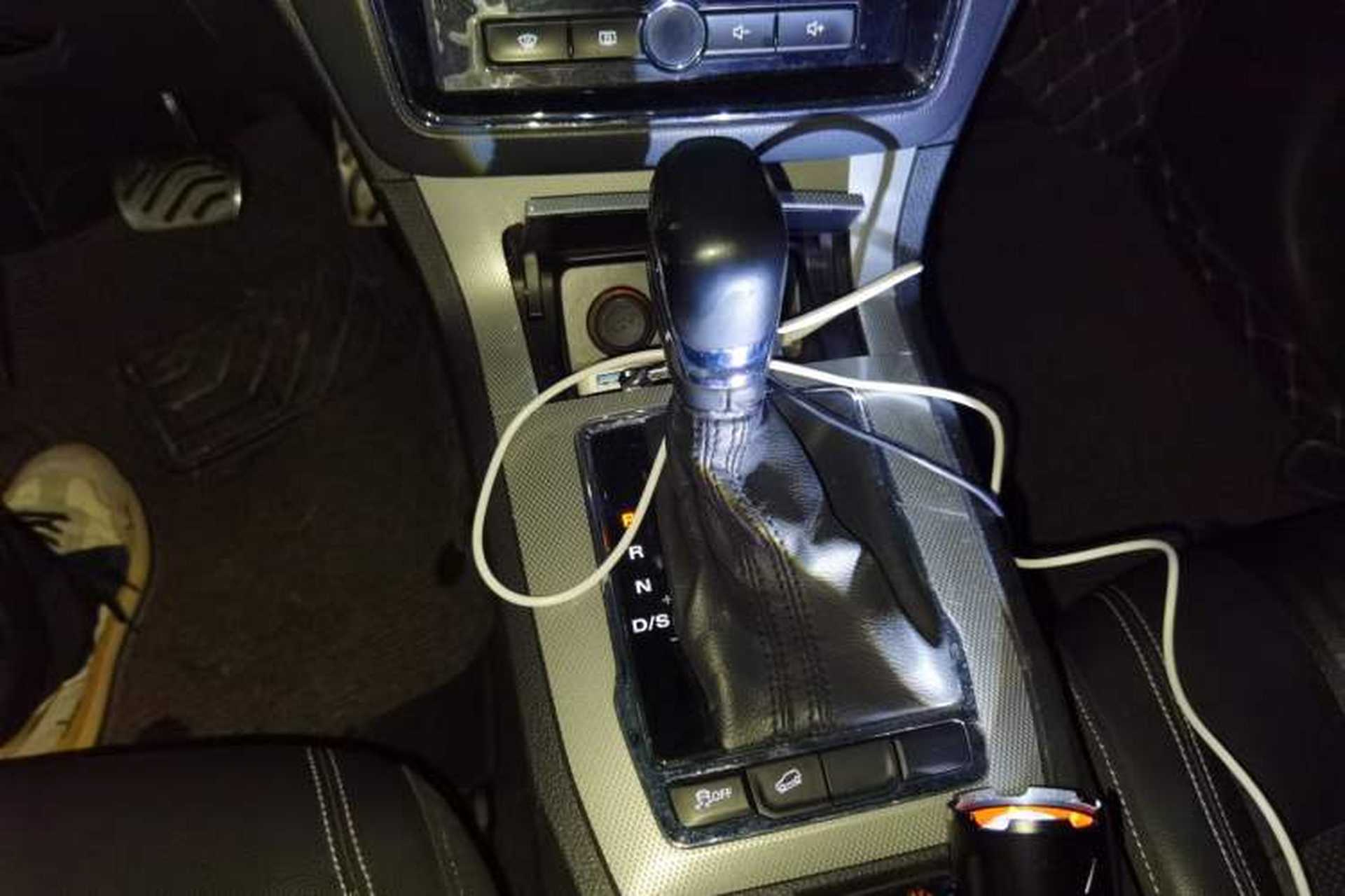 Used Roewe RX5 2017 20T Two-Wheel Drive Automatic Internet Elite Edition Gear Lever